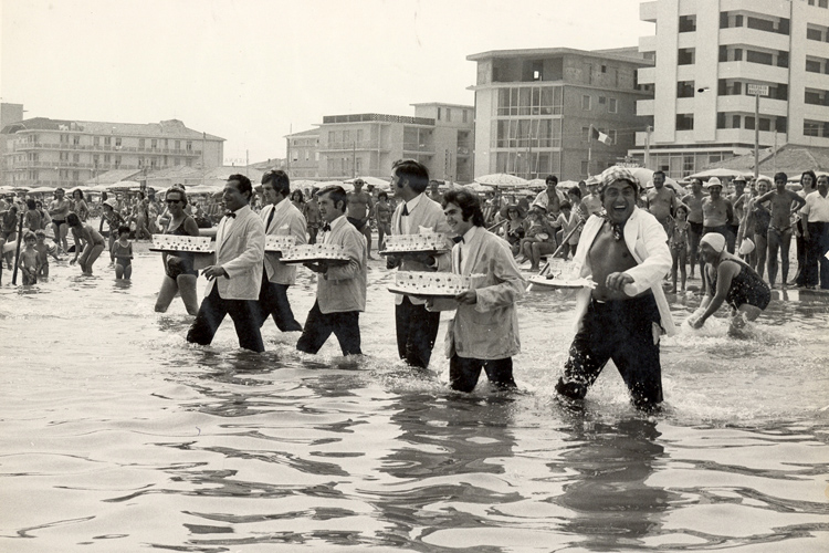 Ferragosto, anni 70, Laboratorio di documentazione e ricerca sociale